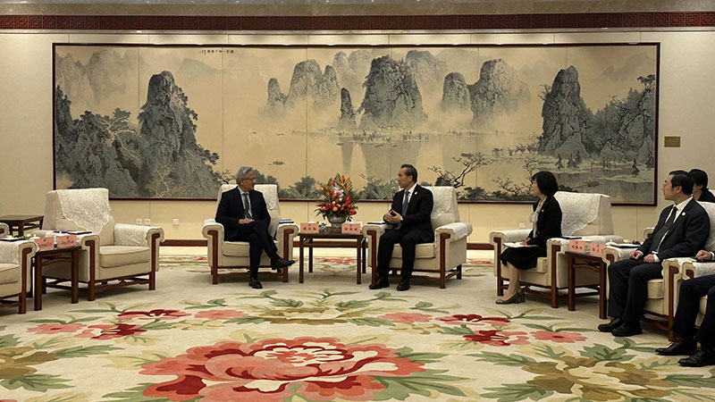 英偉達(dá)CEO黃仁勛到訪北京：希望繼續(xù)與中國(guó)合作